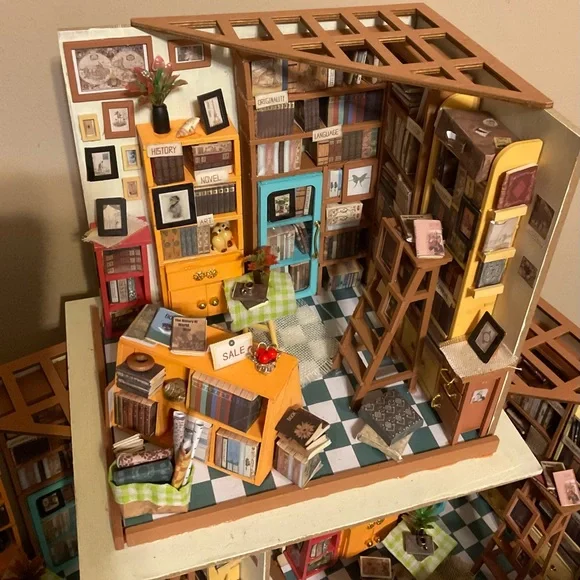 Hand built Miniature Model Book Store! - Picture 2 of 12
